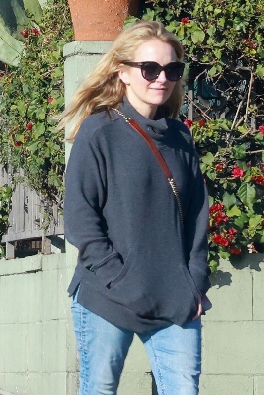 BECKI NEWTON on a Lunch Date at All Time Restaurant in Los Feliz 01/16/2024