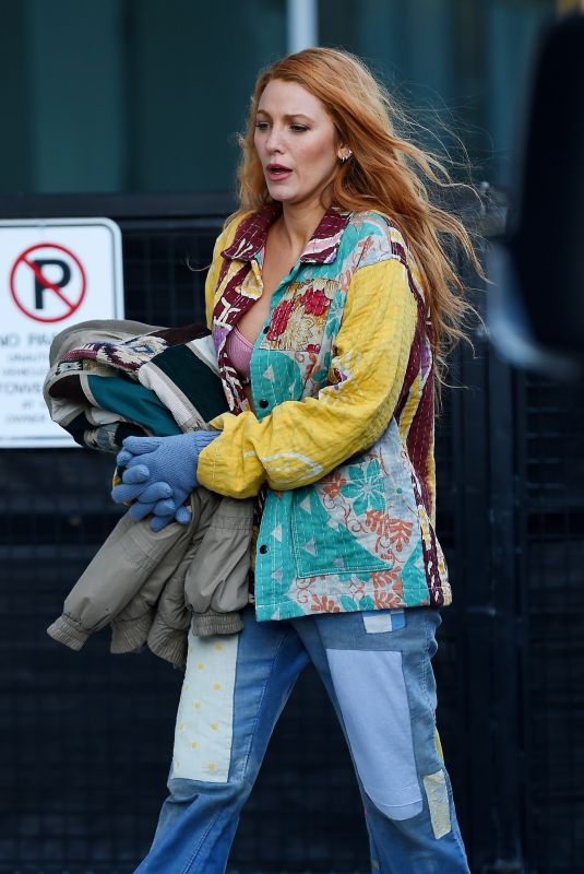 BLAKE LIVELY on the Set of It Ends With Us in Jersey City 01/06/2024