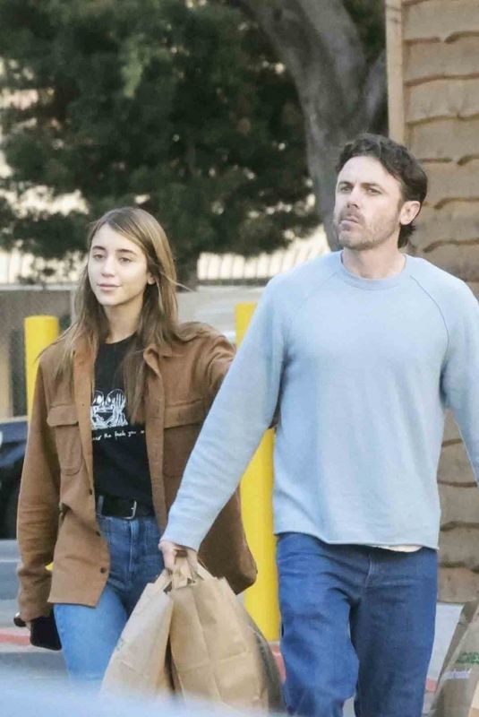 CAYLEE COWAN and Casey Affleck at a Grocery Store in Los Feliz 01/15/2024