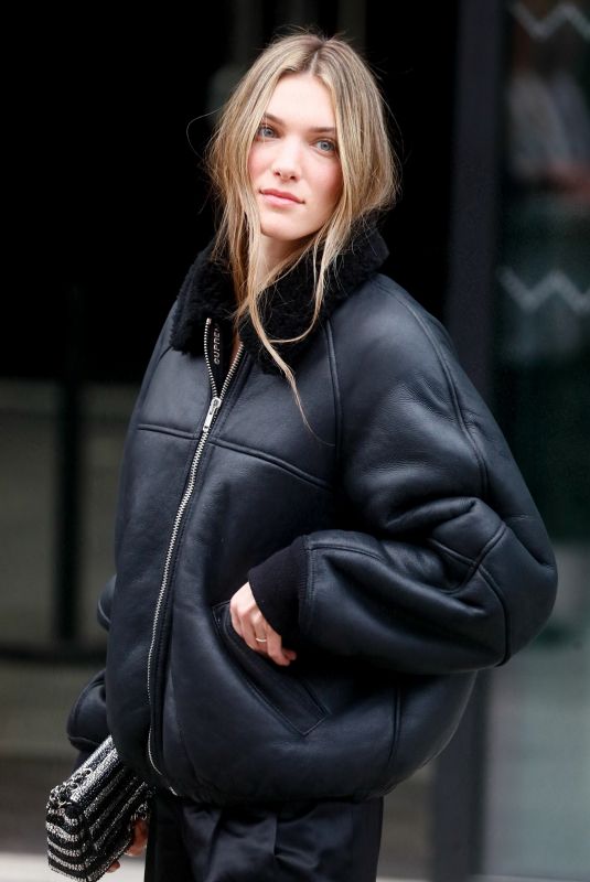 CHARLOTTE CARDIN Arrives at Chanel Fashion Show at Grand Palais Ephemere in Paris 01/23/2024