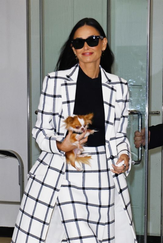 DEMI MOORE Leaves Drew Barrymore Show in New York 01/23/2024