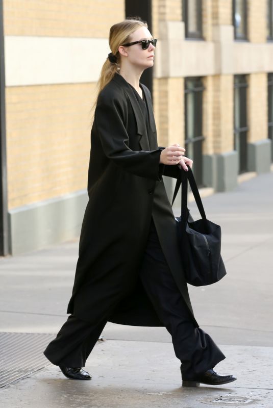 ELLE FANNING Heading for Her Matinee Performance of Appropriate in New York 01/03/2024
