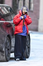 EMILY RATAJKOWSKI Arrives at Her Apartment in New York 01/17/2024