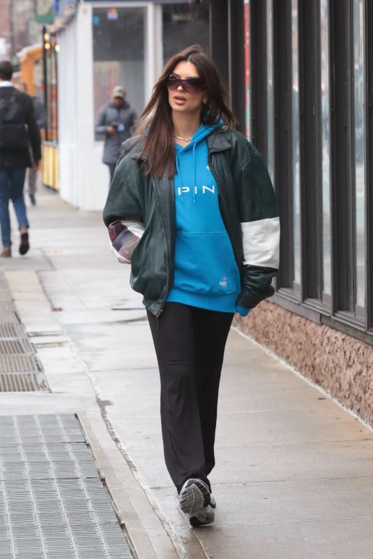 EMILY RATAJKOWSKI Arrives at Her Apartment in New York 01/24/2024