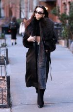 EMILY RATAJKOWSKI Heading to a Photoshoot in New York 01/10/2024