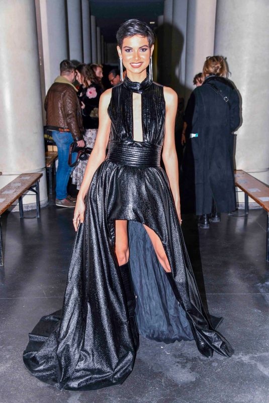 EVE GILLES at On Aura Tout Vu Front Row Arrivals at Haute Couture Week in Paris 01/22/2024