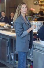 GISELE BUNDCHEN Shopping at Erewhon Supermarket in Los Angeles 01/11/2024