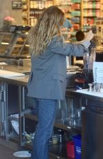GISELE BUNDCHEN Shopping at Erewhon Supermarket in Los Angeles 01/11/2024