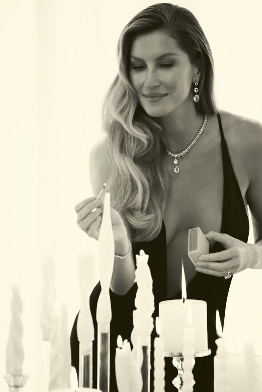 GISELE BUNDCHEN - Vivara Presents Christmas Collection, December 2023