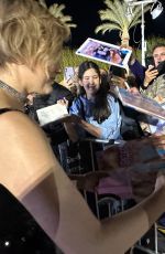 GRETA GERWIG Signs Autographs for Fans at Palm Springs Film Festival 01/04/2024