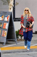 GWEN STEFANI Out Shopping in Los Angeles 01/18/2024