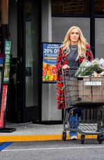 GWEN STEFANI Out Shopping in Los Angeles 01/18/2024