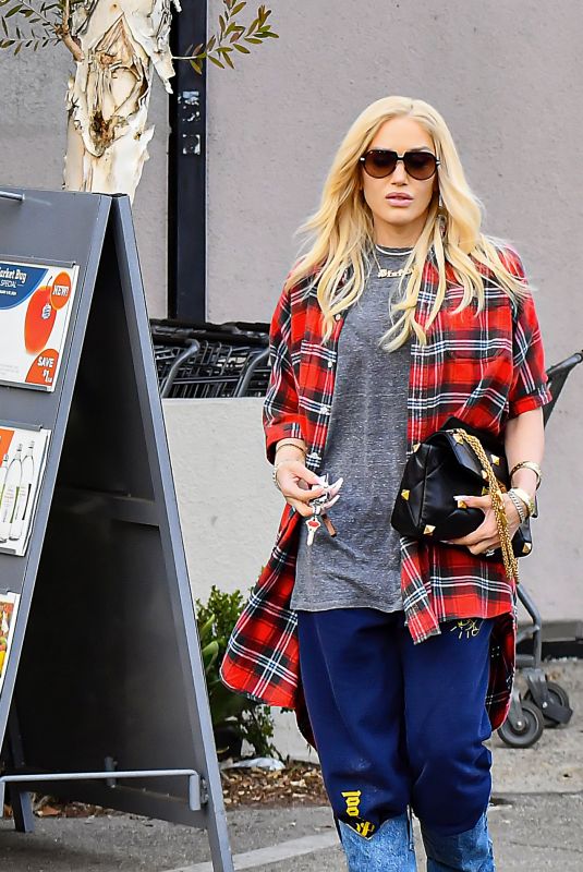 GWEN STEFANI Out Shopping in Los Angeles 01/18/2024