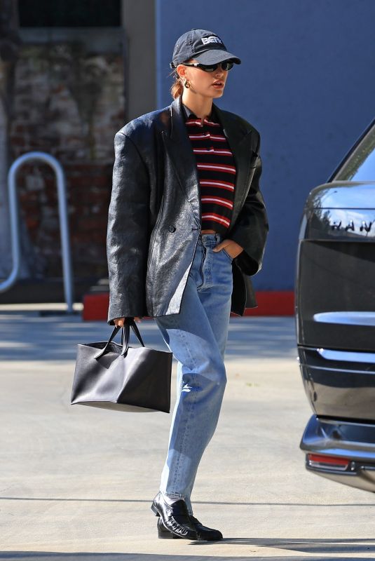 HAILEY and Justin BIEBER Out for Breakfast in Beverly Hills 01/14/2024