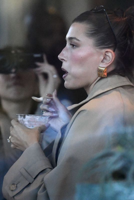 HAILEY BIEBER Creates Her Own Special Smoothie at Erewhon Market During a Taste Testing Meeting in Los Angeles 01/16/2024