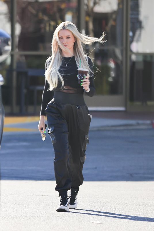 HOLLY MADISON Out at Erewhon Market in Los Angeles 01/09/2024