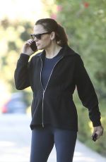 JENNIFER GARNER Chats on Phone as She Walks Back to Her Car in Brentwood 01/30/2024