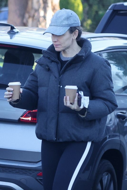 JENNIFER GARNER Out for an Early Morning Coffee Run in Brentwood 01/09/2024