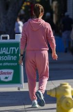 JENNIFER GARNER Out for Morning Walk in Brentwood 01/28/2024