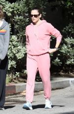 JENNIFER GARNER Out for Morning Walk in Brentwood 01/28/2024