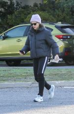 JENNIFER GARNER Out Hikinig in Los Angeles 01/16/2024