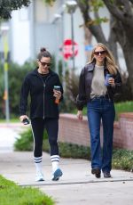 JENNIFER GARNER Out with a Friend for Coffee in Brentwood 01/24/2024