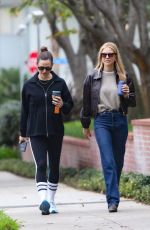 JENNIFER GARNER Out with a Friend for Coffee in Brentwood 01/24/2024