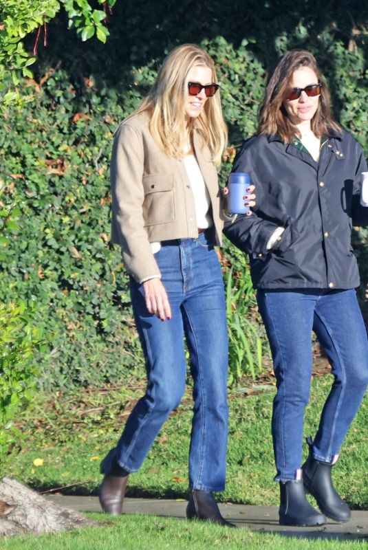 JENNIFER GARNER Out with a Friend in Los Angeles 01/05/2024