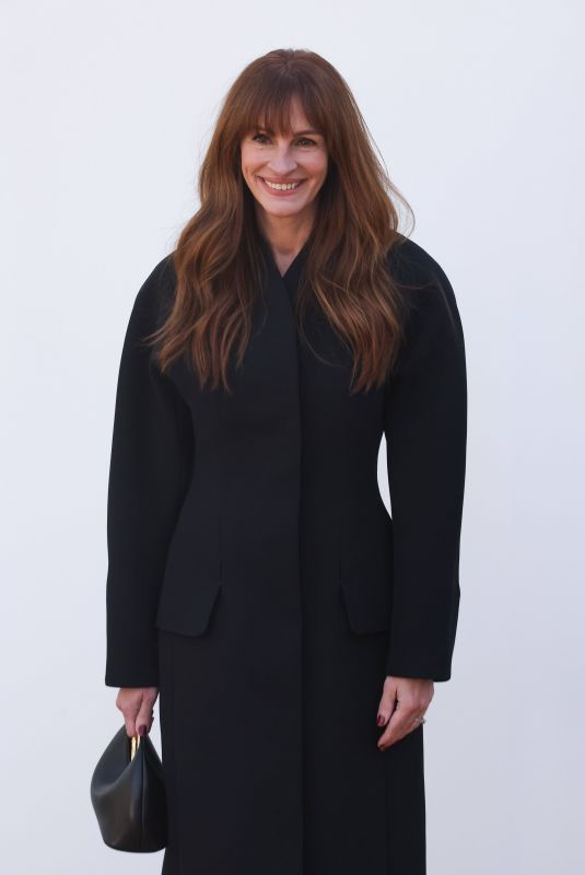 JULIA ROBERTS at Jacquemus Show in Saint-Paul-De-Vence 01/29/2024