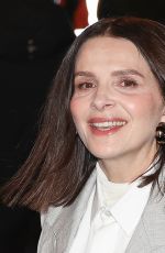 JULIETTE BINOCHE Arrives at AMI – Alexandre Mattiussi Menswear Fall/Winter 2024-2025 Show at Paris Fashion Week 01/18/2024