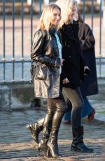KATE MOSS Arrives at Dior Homme Menswear Fall/Winter 2024-2025 Show at Paris Fashion Week 01/19/2024