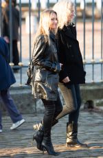 KATE MOSS Arrives at Dior Homme Menswear Fall/Winter 2024-2025 Show at Paris Fashion Week 01/19/2024