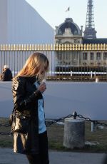 KATE MOSS Leaves Dior Fashion Show at Paris Fashion Week 01/19/2024