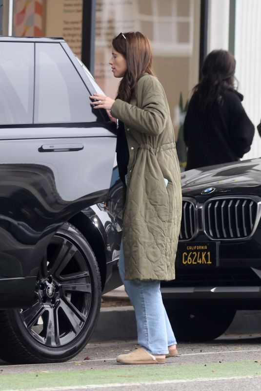 KATHERINE SCHWARZENEGGER Out in Los Angeles 01/17/2024