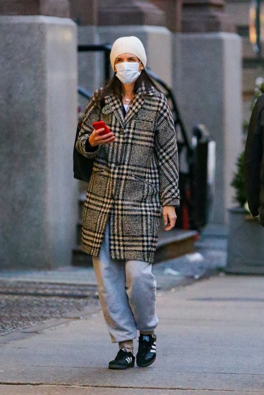 KATIE HOLMES in a Grey and Black Coat Out in New York 01/29/2024
