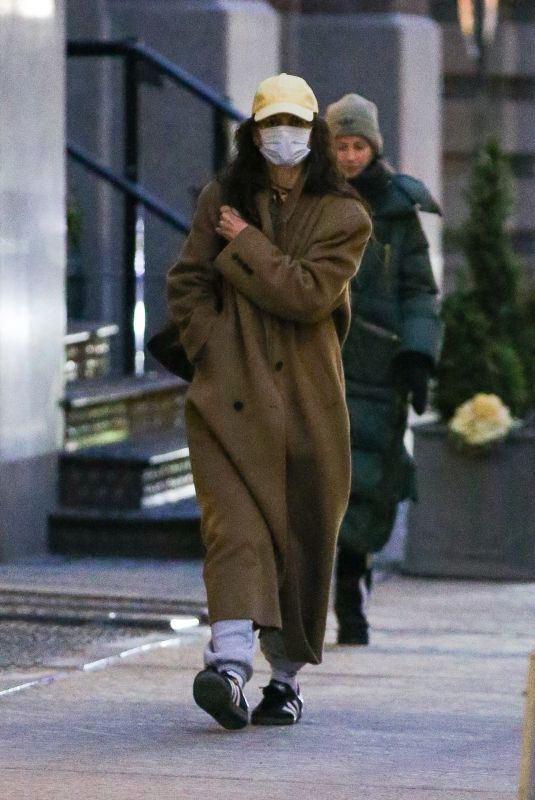 KATIE HOLMES Out and About in New York 01/22/2024