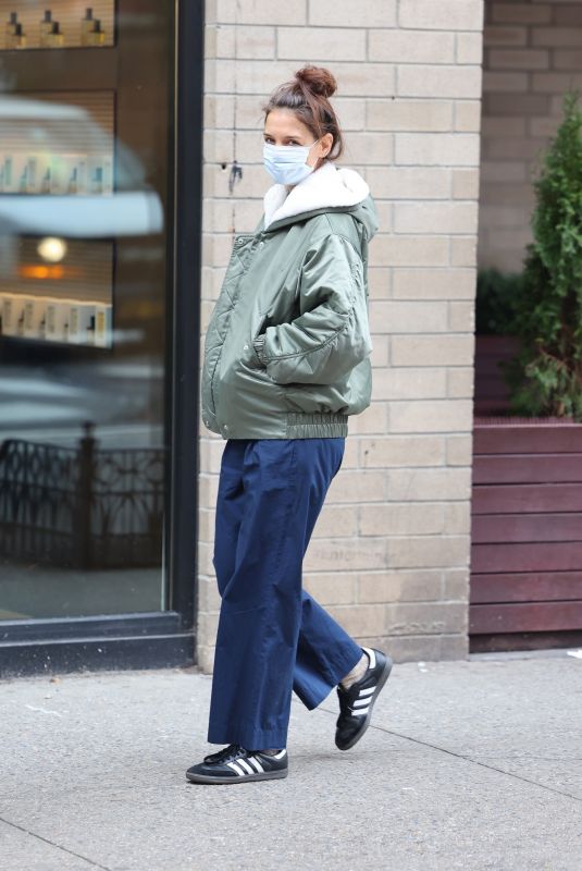 KATIE HOLMES Out and About in New York 01/29/2024