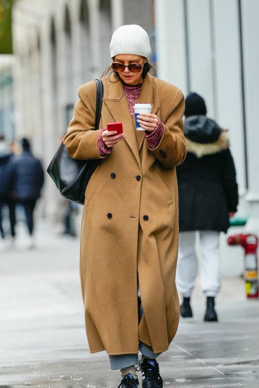 KATIE HOLMES Out in New York 01/07/2024