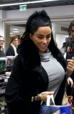 KATIE PRICE and PRINCESS ANDRE Arrives Back in UK from Ireland 01/17/2024
