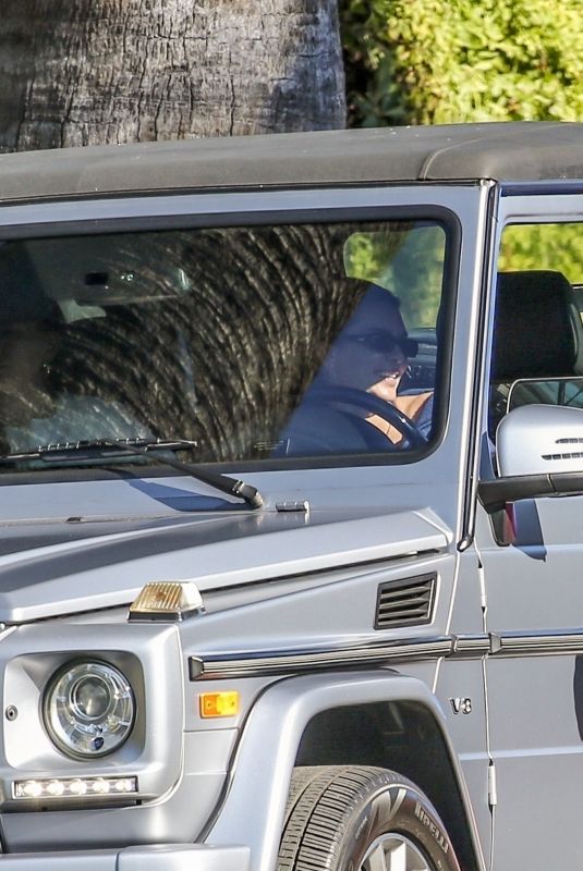 KENDALL JENNER and HAILEY BIEBER Get Pulled Over by Police in Beverly Hills 01/09/2024