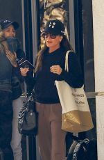 KYLE RICHARDS Arrives Back in Los Angeles 01/12/2024