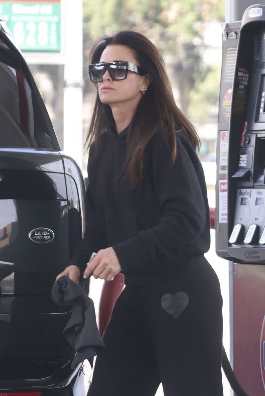 KYLE RICHARDS at a Gasd Station in Encino 01/19/2024