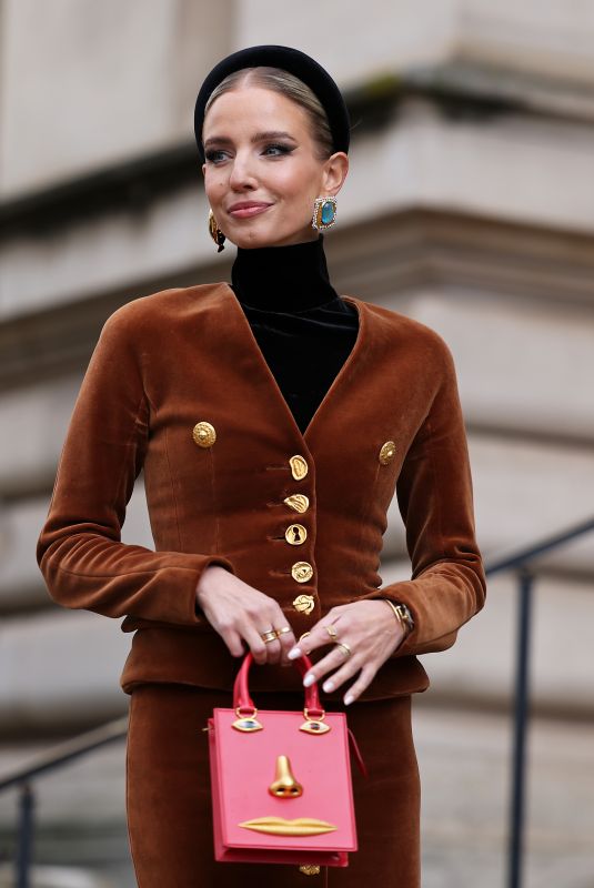 LEONIE HANNE Arrives at Schiaparelli Spring/Summer 2024 Show in Paris 01/22/2024