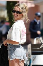 LINDSAY BREWER - Instagram Photos and Video 01/08/2024