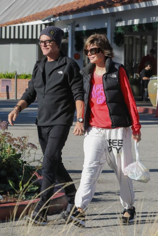 LISA RINNA on a Lunch Date with Harry Hamlin at Beverly Glen Deli in Los Angeles 01/01/2024