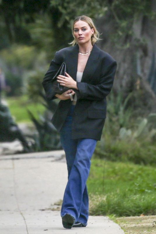 MARGOT ROBBIE Heading to a Friends House in Santa Monica 01/17/2024