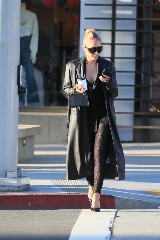 MARY FITZGERALD Out in Manhattan Beach 01/11/2024
