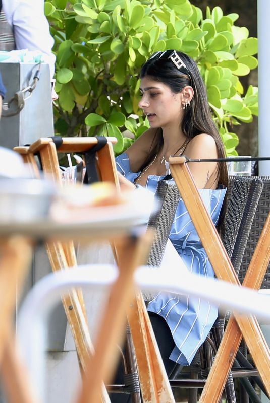 MIA KHALIFA Out for Dinner at Smith and Lewinsky in Miami 01/15/2024
