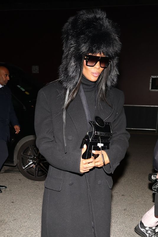 NAOMI CAMPBELL Returning to Her Hotel in Paris 01/202024