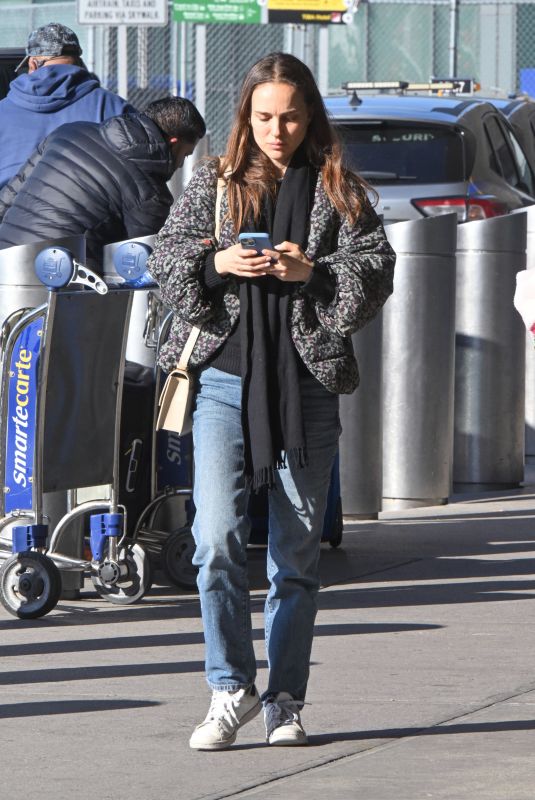 NATALIE PORTMAN at JFK Airport in New York 01/03/2024